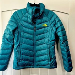 North Face Jacket. It great condition and beautiful color.